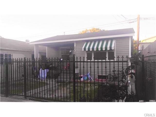 Detached unit with new roof & small yard - 239 W 43rd St
