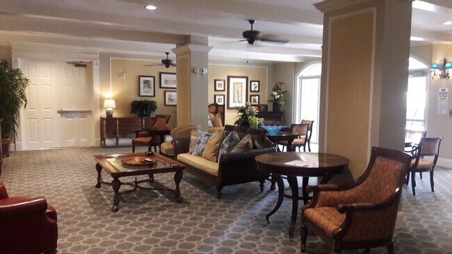 Building Photo - Annual unfurnished 2/2 luxury condo downto...