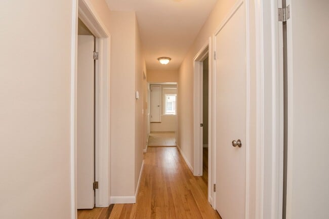 Building Photo - 1427 Woodland Dr