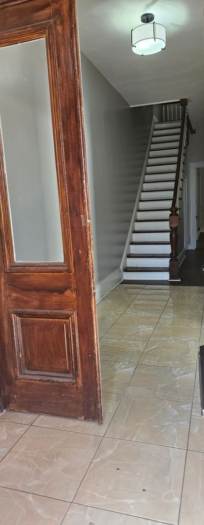 Building Photo - Large house with a nice layout welcome Home