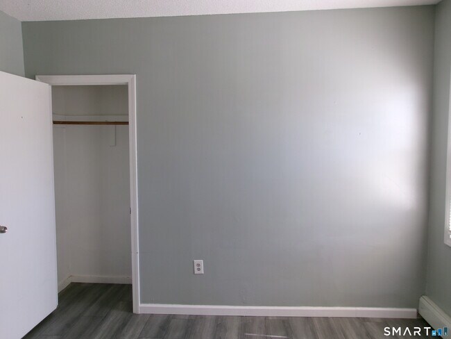 Building Photo - 452 Wethersfield Ave