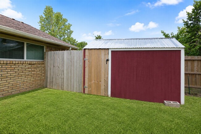 Building Photo - 9531 Weatherwood Dr