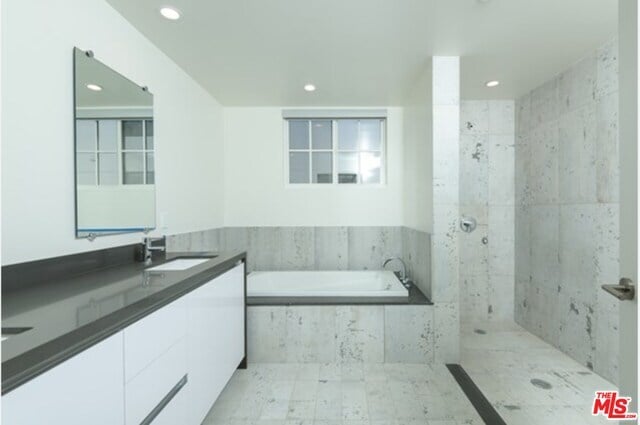 Building Photo - 11847 Kiowa Ave