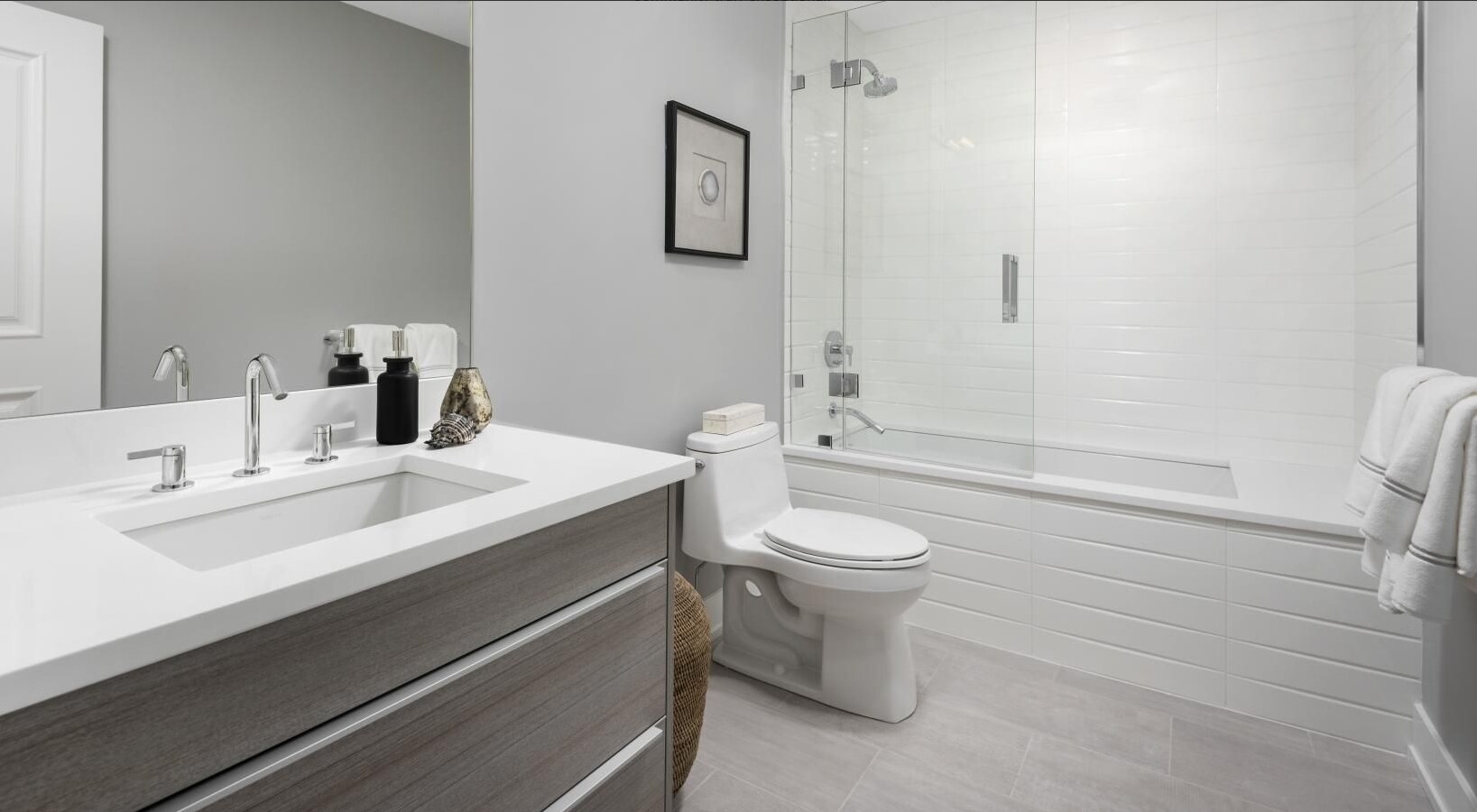 Building Photo - 912 N State St