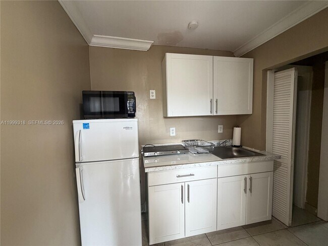 Building Photo - 414 SW 2nd Terrace