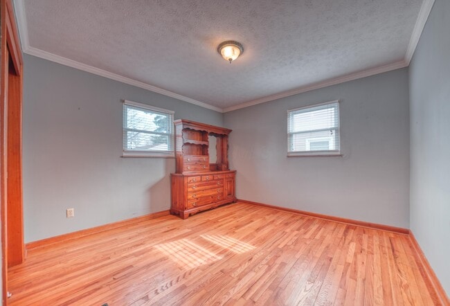 Building Photo - 3088 Ontario St