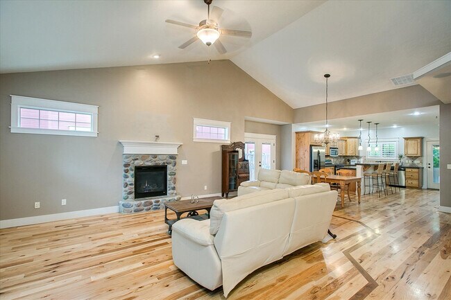 Building Photo - Beautiful Home In Hidden Springs