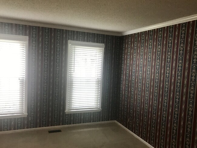 Building Photo - {15031} Charming Two Story Home + Huge, Fenced Yard + Cul de Sac
