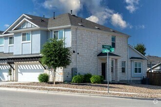 Building Photo - 2202 Rocoso Trl