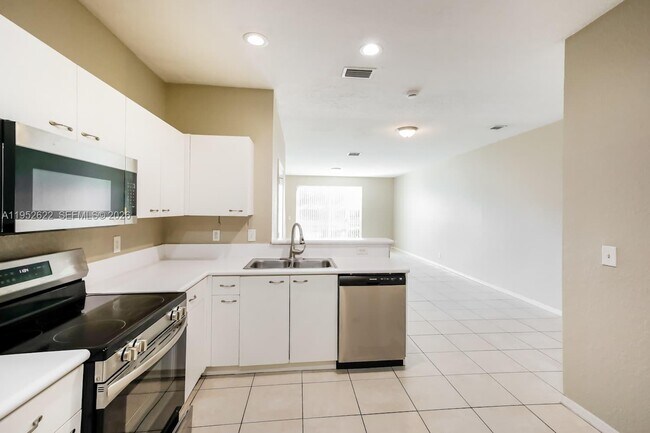 Building Photo - 2500 Cordoba Bend