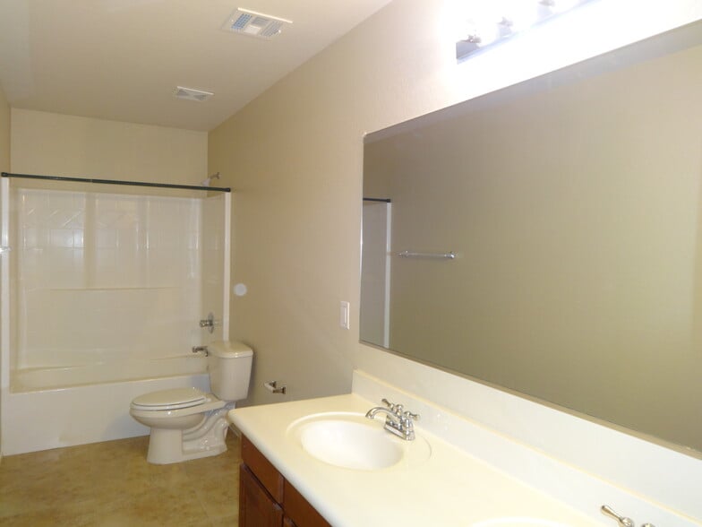 Building Photo - 7600 W Spur Dr
