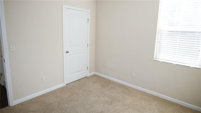 Building Photo - 813 Blue Hill Ln