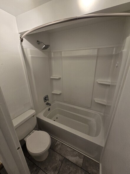 Building Photo - 2370 Manitowoc Rd