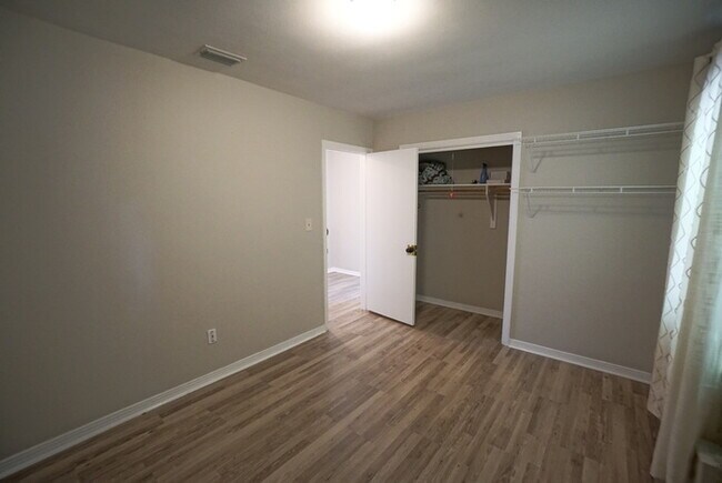Building Photo - Charming 3/2 home in South Tampa