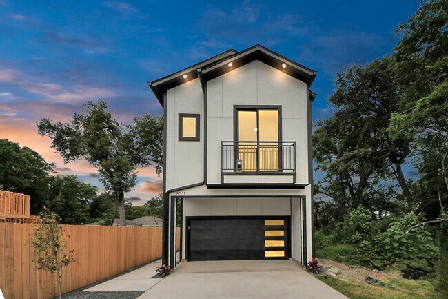 Primary Photo - 8311 Venus St