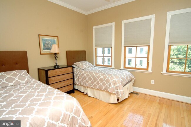 Building Photo - 706 S Bond St