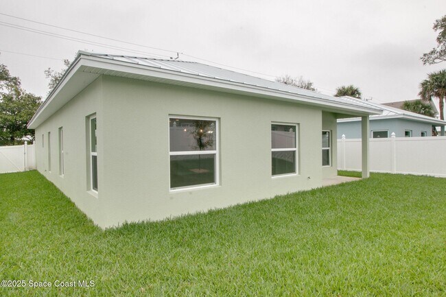 Building Photo - 630 Young St