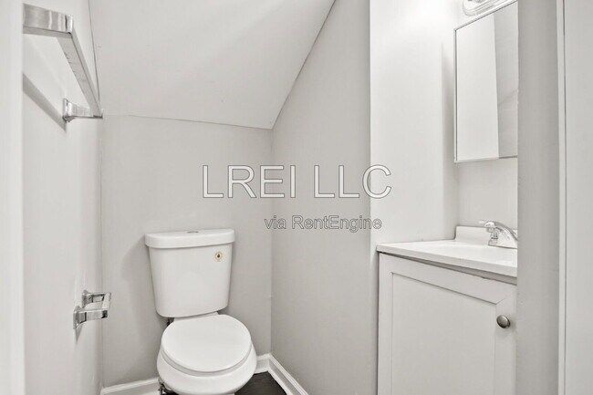 Building Photo - 131 N 39th St