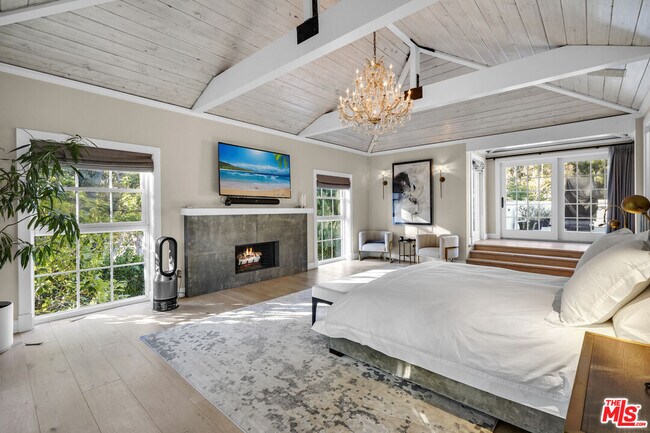 Building Photo - 23255 Mariposa De Oro St