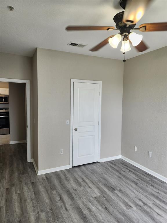 Building Photo - 9401 Crescent Loop Cir