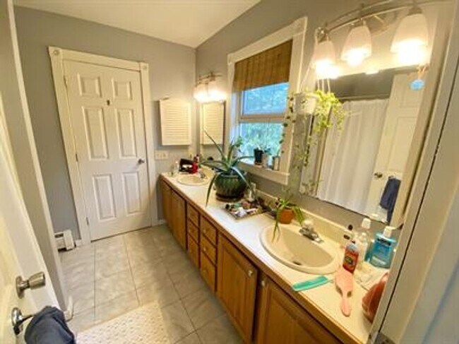 Building Photo - 5 Calarco Ct