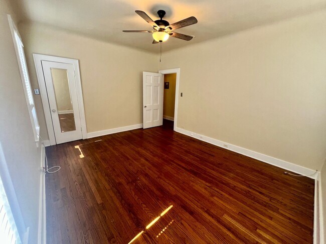 Building Photo - 424 E Ashby Pl