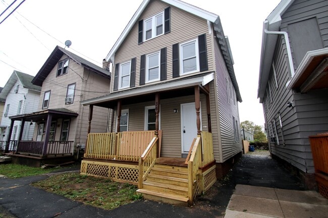 Building Photo - 36 Bright St