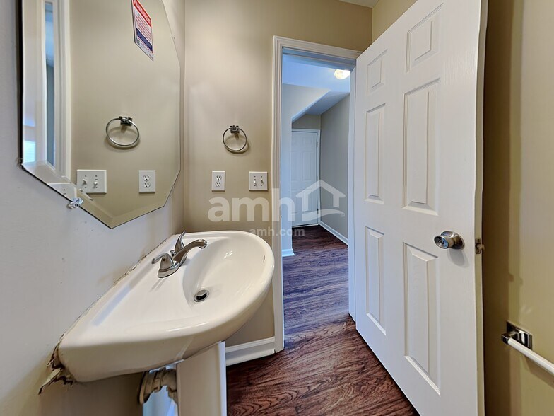 Building Photo - 120 Denby Dr