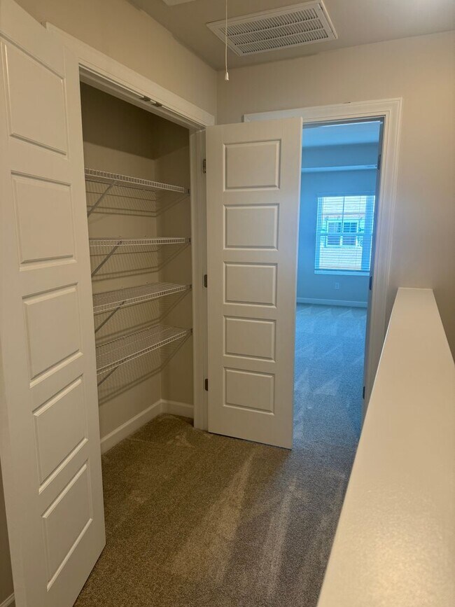 Building Photo - Brand New Luxury Living!