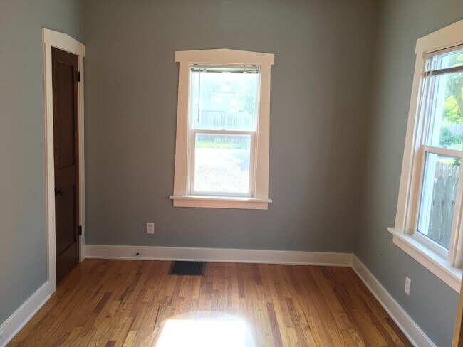 Building Photo - 253 Valley Ave SW