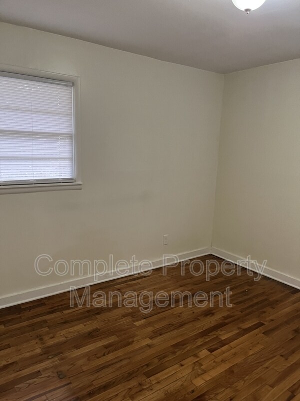 Building Photo - 340 Kappa Ave S