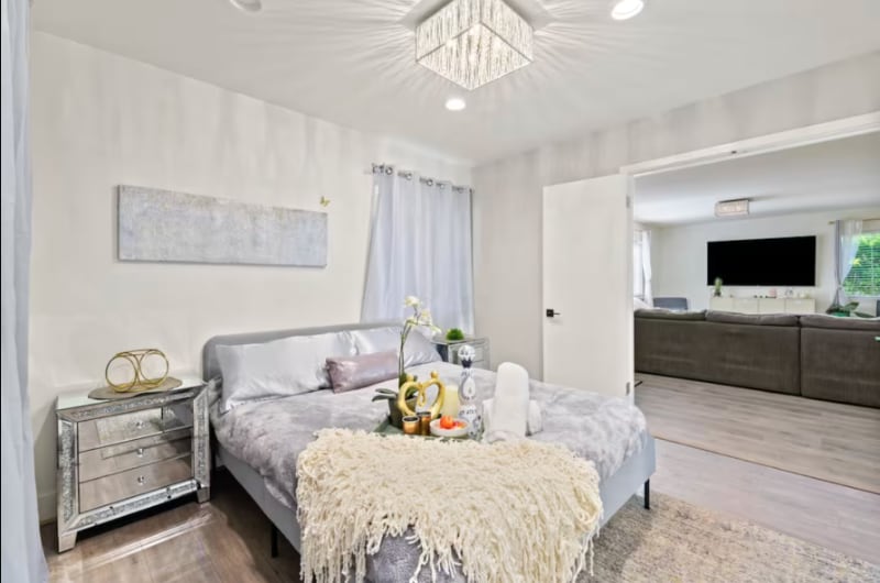 Building Photo - 6099 Scripps St