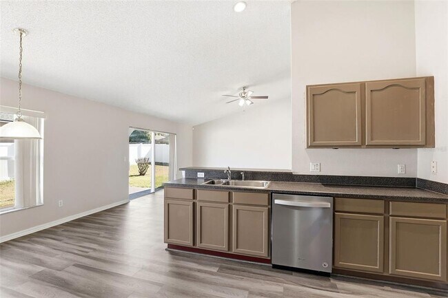 Building Photo - 1791 Florence Vista Blvd