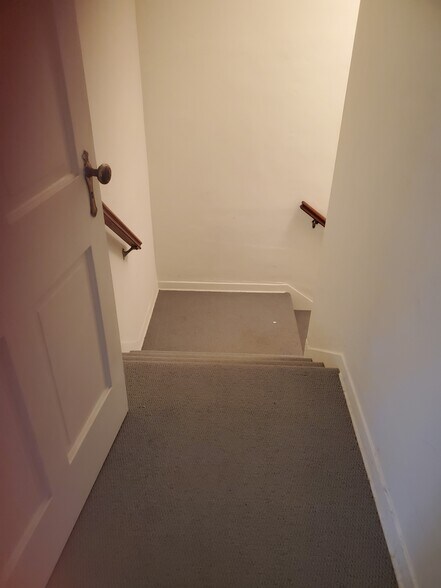 PRIVATE INTERIOR STAIRCASE LANDING - 6328 Orange St