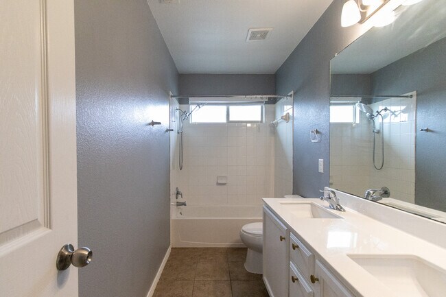 Building Photo - 6505 Clear Brook Dr