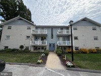 Building Photo - 17 Warren Lodge Ct