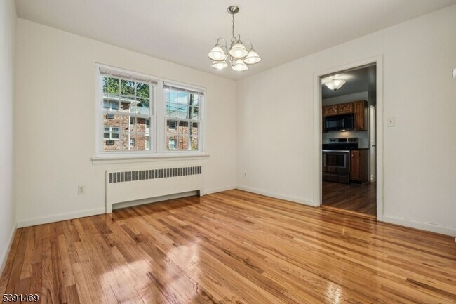 Building Photo - 12 S Mountain Ave