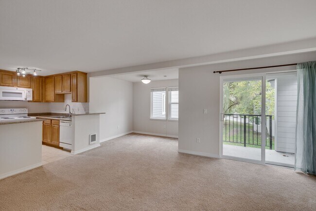Building Photo - 2 bed, 2 Bath in Bothell! Utilities Included!