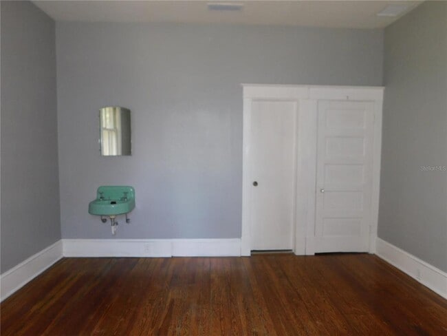 Building Photo - 541 NE 11th St