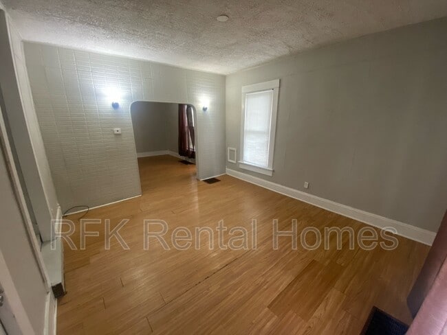 Building Photo - 912 S 17th St