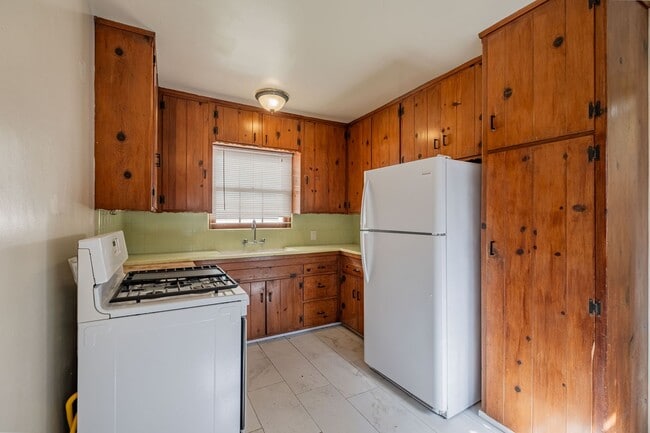 Building Photo - 1504 S Catalina Ave