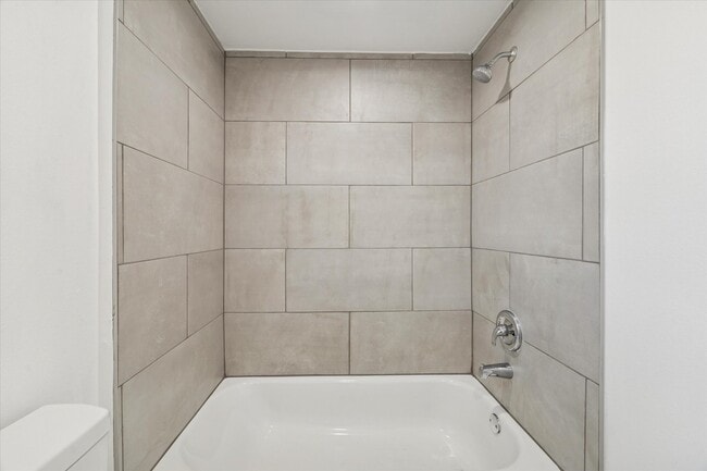 Building Photo - 711 E 32nd St