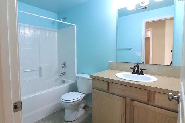 Building Photo - 3 bed, 2 bath + Office Rambler in West Ken...