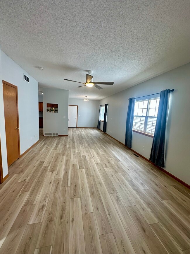 Building Photo - 2786 Irving Ave