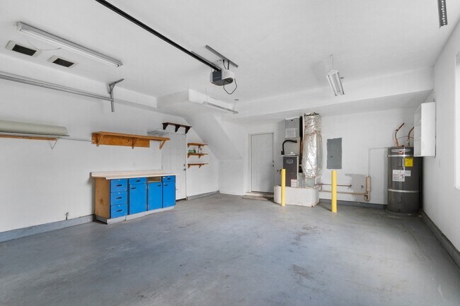 Building Photo - 3164 E 16th Ave