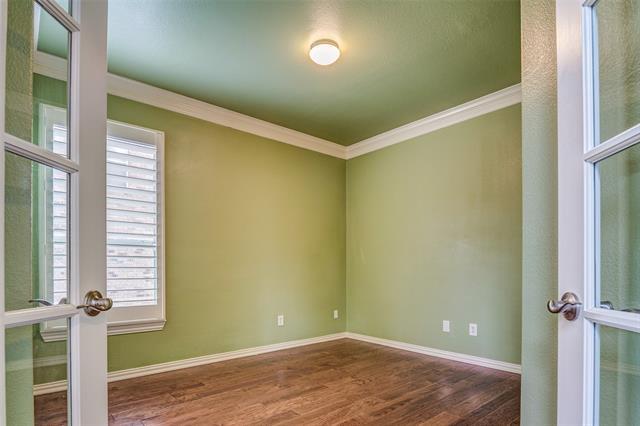 Building Photo - 916 Carlsbad Dr