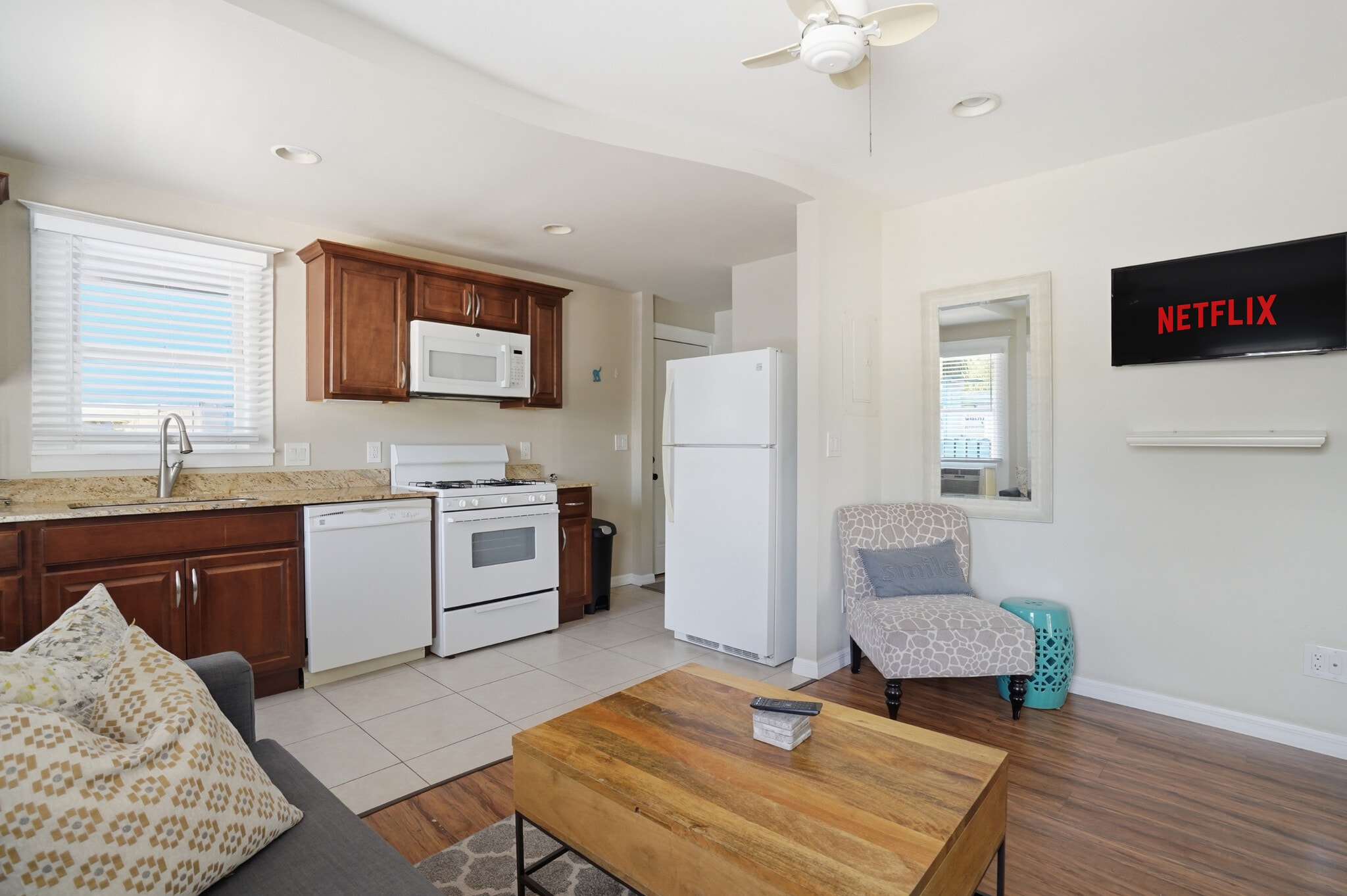 Building Photo - 539 6th St N