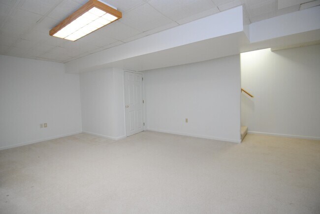 Building Photo - 5 Cadogan Way