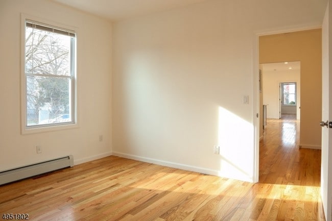 Building Photo - 373 N 6th St