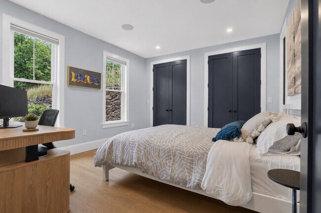 Building Photo - 5 Caspian Way